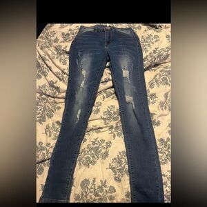 Never worn size 7 women’s ripped skinny jeans